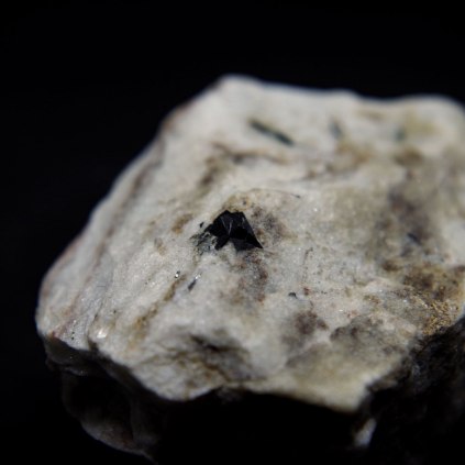 Loparite-(Ce) (Na,Ce,Ca,Sr,Th)(Ti,Nb,Fe)O3, N'orkpakhk Mt, Khibiny Massif, Kola Peninsula, Murmanskaja Oblast', Northern Region. Russia; 4 x 3mm crystal