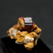 Rutile TiO2 on ilmonite, Kinyanfumbe, Zmabia, crystal about 5 x 5 x 4 mm