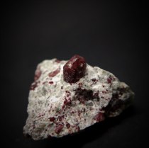 Eudialyte crystals Na15Ca6(Fe,Mn)3Zr3[Si25O73](O,OH,H2O)3(OH,Cl)2 in alkaline rock; Kirovskii apatite mine, Kukisvumchorr Mt, Khibiny Massif, Kola Peninsula, Murmanskaja Oblast', Northern Region, Russia; 47 x 39 x 25 mm