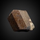Single crystal of red-brown lorenzenite Na2Ti2(Si2O6)O3 (usually enriched in Zr) with only minor matrix attached; Selsurt Mt, Lovozero Massif, Kola Peninsula, Murmanskaja Oblast', Northern Region, Russia; 16 x 11 x 5 mm
