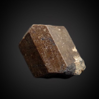 Single crystal of red-brown lorenzenite Na2Ti2(Si2O6)O3 (usually enriched in Zr) with only minor matrix attached; Selsurt Mt, Lovozero Massif, Kola Peninsula, Murmanskaja Oblast', Northern Region, Russia; 16 x 11 x 5 mm